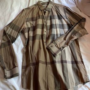 Mens button up Burberry collar shirt